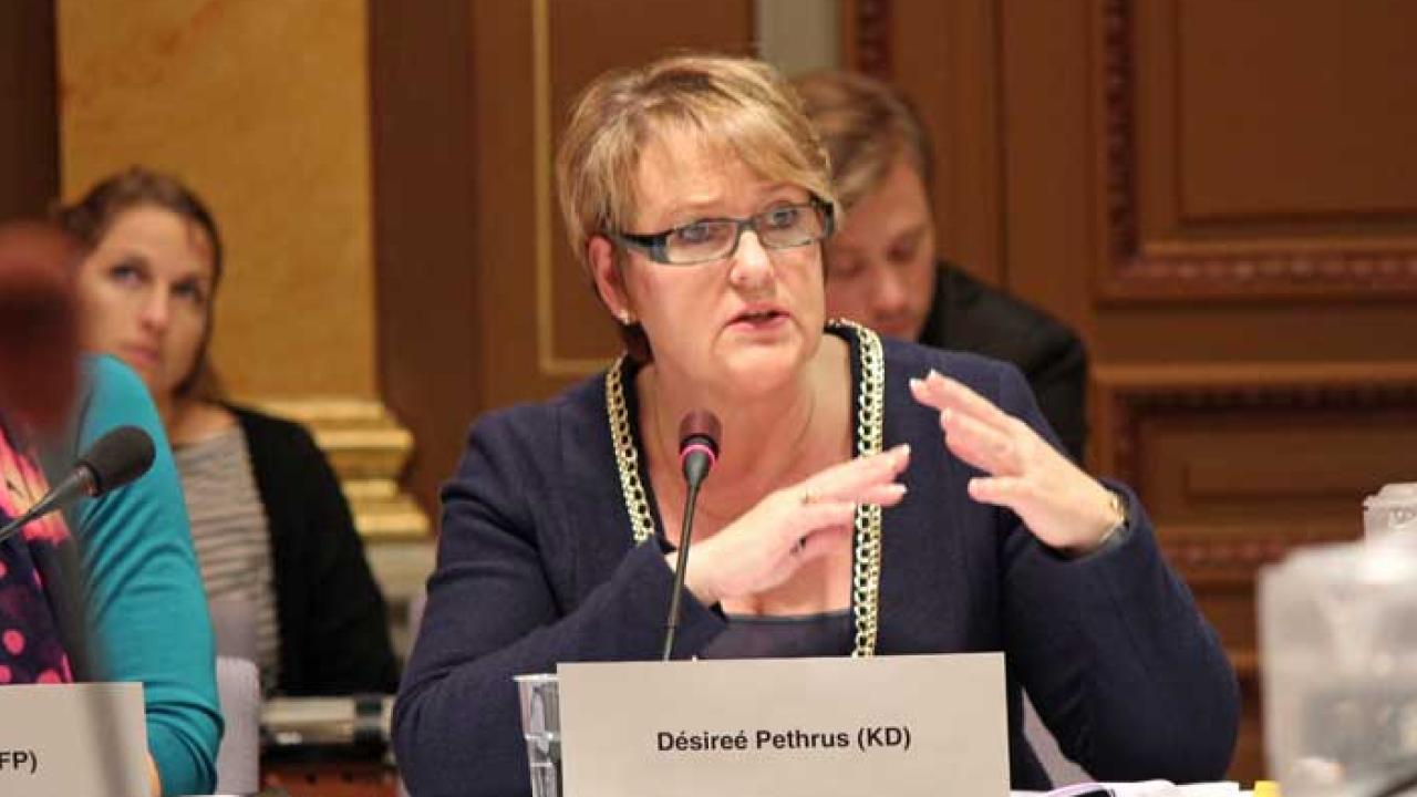 Désireé Pethrus (KD) i riksdagens EU-nämnd. Désireé Pethrus (KD) i riksdagens EU-nämnd.