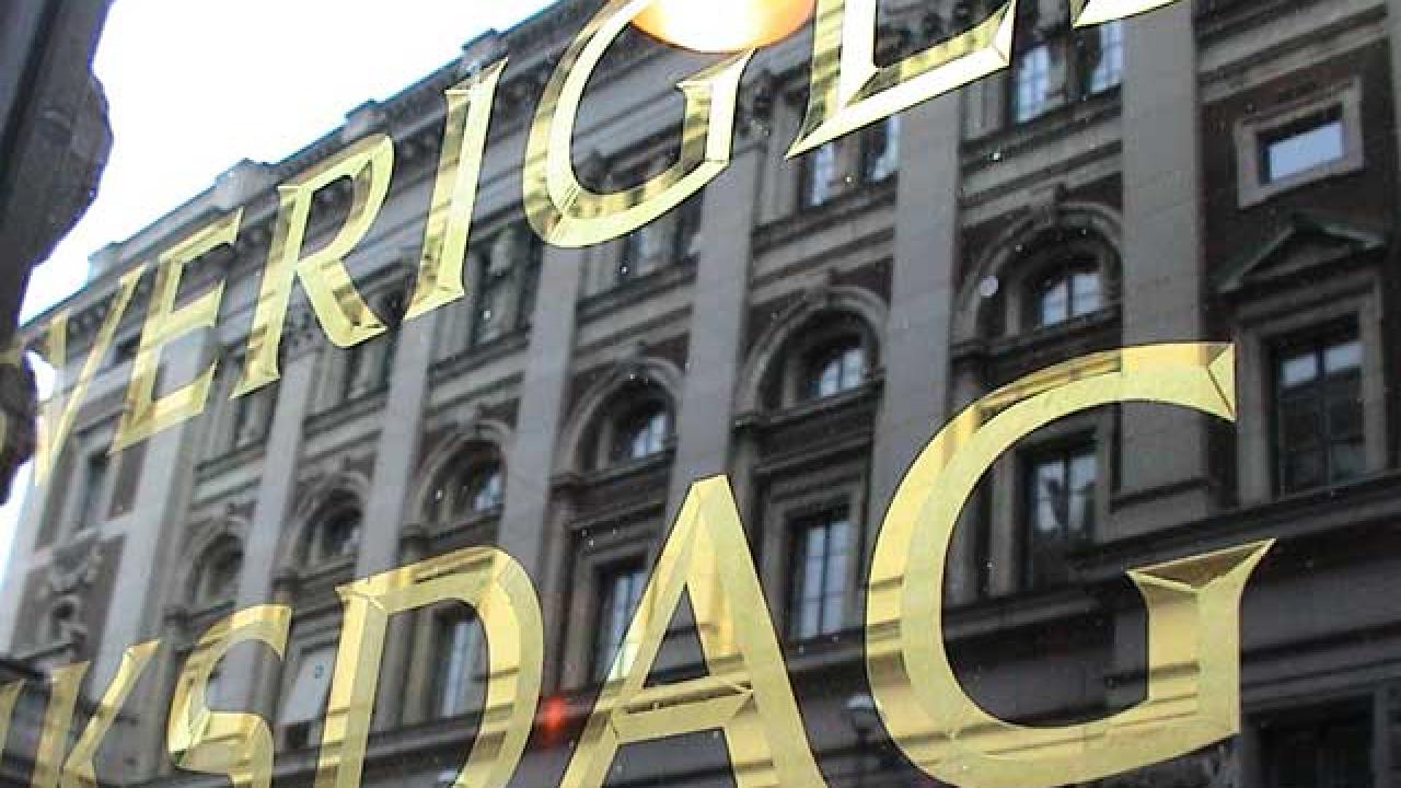 Ett enigt konstitutionsutskott vill se en genomlysning av riksdagens EU-arbetet.