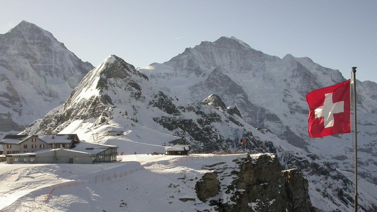 Miljöorganisationen Ecopop vill minska det ekologiska avtrycket i Schweiz genom att begränsa invandringen. Miljöorganisationen Ecopop vill minska det ekologiska avtrycket i Schweiz genom att begränsa invandringen.