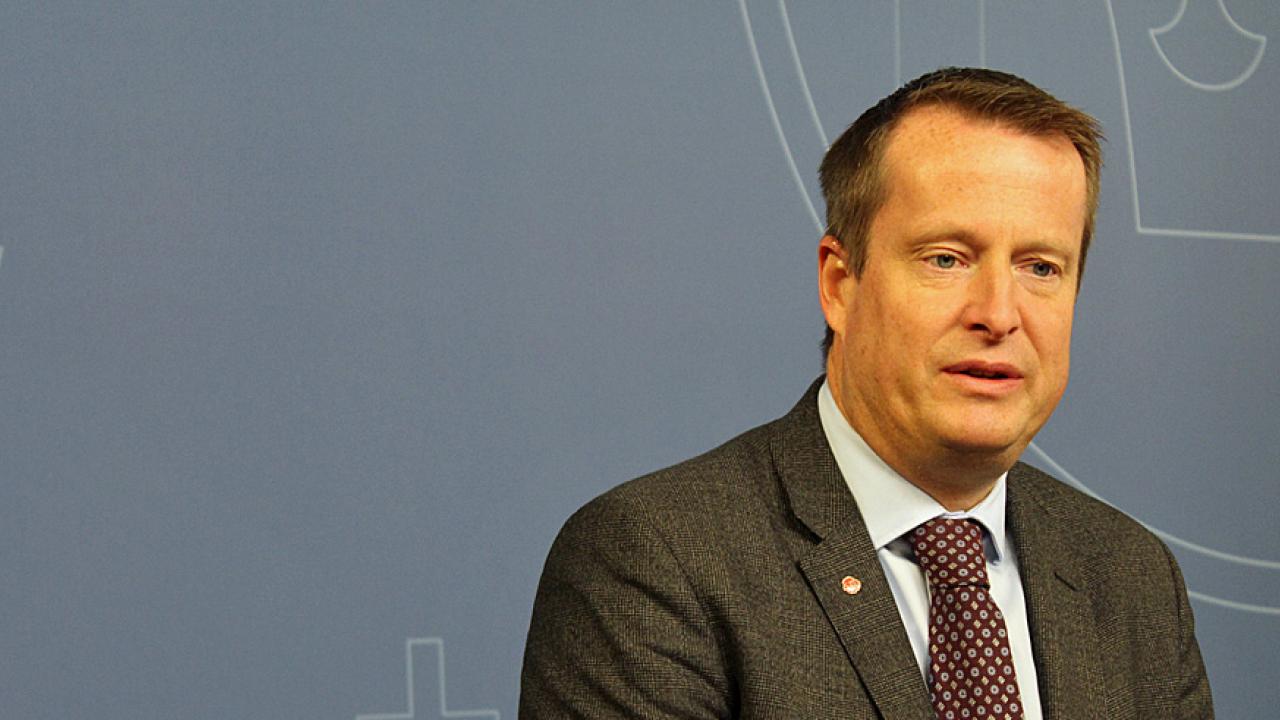 Inrikesminister Anders Ygeman (S) vill att riksdagens ska stödja regeringens nya linje om skärpta regler för bevakning av EU:s yttre gräns. 