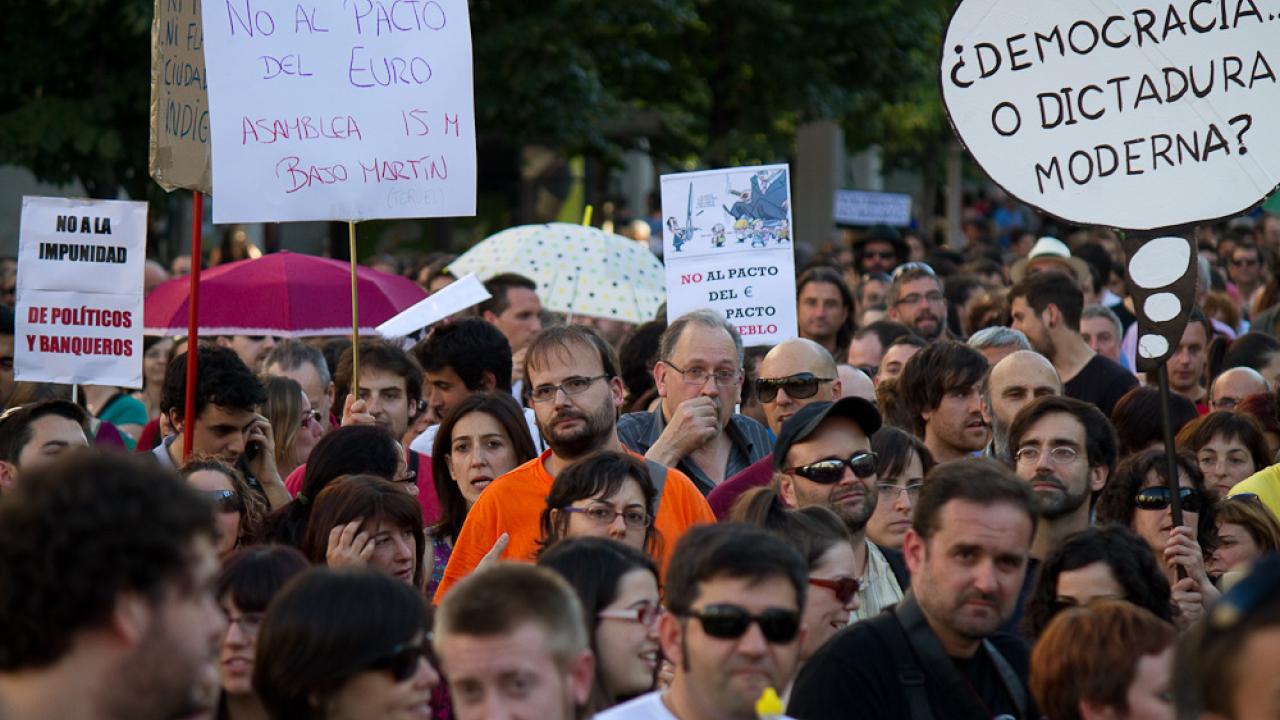 Spanjorer protesterar mot nedskärningar. Nu får de stöd av fler länder. Arkivbild.