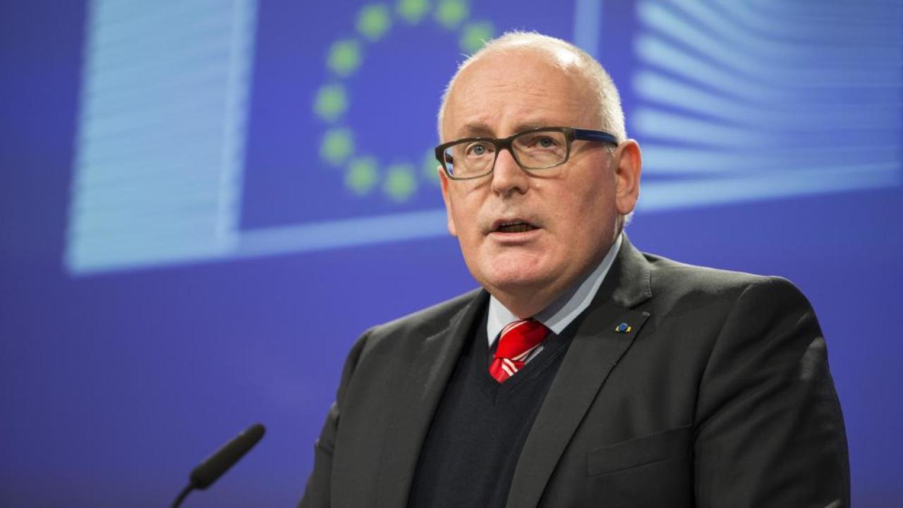 EU-kommissionens förste vice ordförande Frans Timmermans säger att han inte har något annat val än att aktivera Artikel 7 - EU:s tyngsta åtgärd mot Polen.  