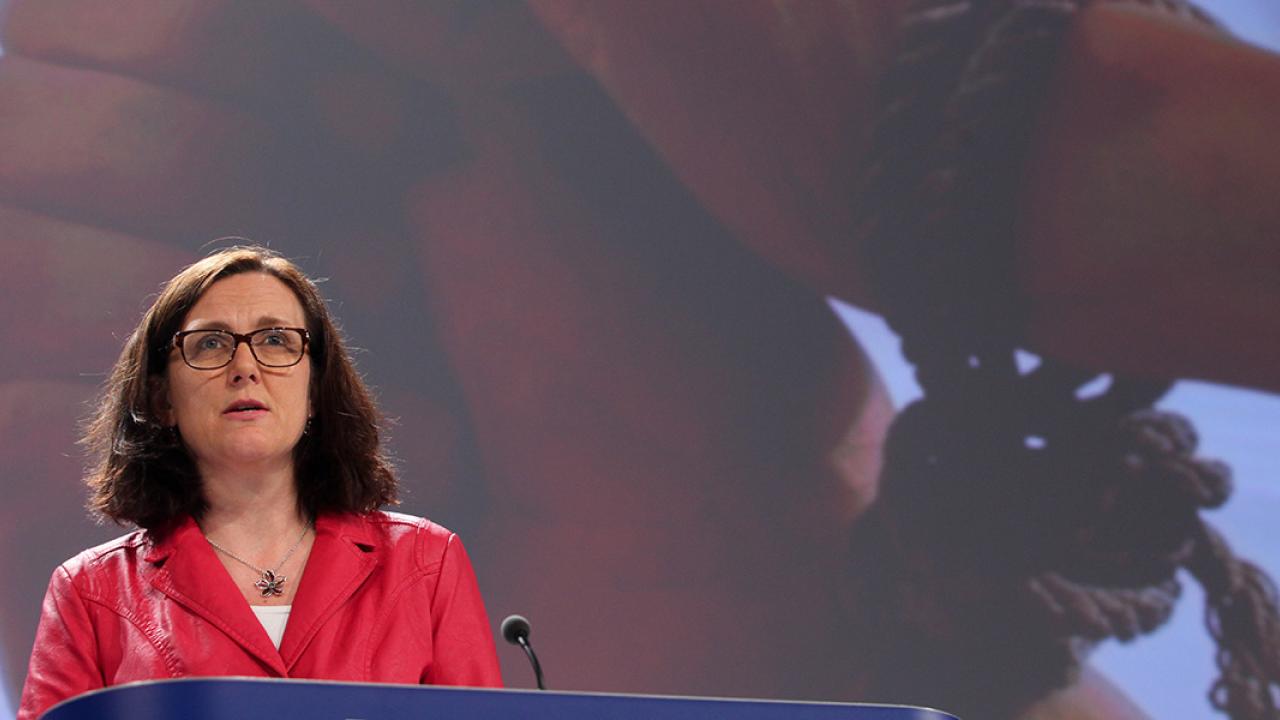 Cecilia Malmström oroas över det ökade antalet offer för människohandel i EU-länderna.
