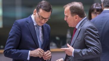 Polens premiärminister Mateusz Morawiecki i samtal med statsminister Stefan Löfven under ett tidigare EU-toppmöte.
