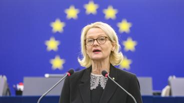 Heléne Fritzon (S) anser att EU-kommissionen ska arbeta för jämställdhet mellan könen, sänka energipriser och en klimatomställning.