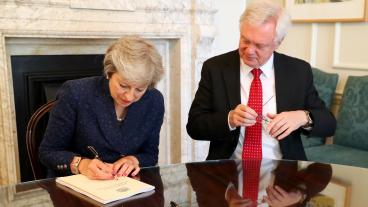 Premiärminister Theresa May och hennes förre brexitminister David Davis. Arkivbild.