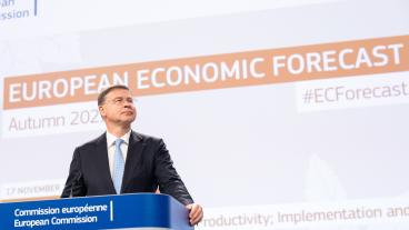 EU:s ekonomikommissionär Valdis Dombrovskis presenterar den ekonomiska höstprognosen på måndagen. 