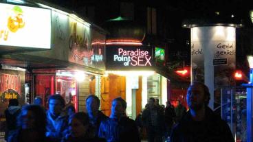 Sedan 2002 är prostitution lagligt i Tyslland. På bilden syns Europas näst största bordell som ligger i tyska Hamburg. 