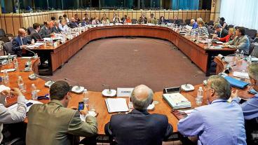 Förhandlingsbordet där kommissionen, rådet och EU-parlamentet i vecken försökt enas om långtidsbudgeten värd motsvarande 8 240 miljarder kronor-