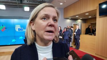 Sverige har tidigare deltagit i euroländernas samtal om fördjupat EMU men på gårdagens möte var finanminister Magdalena Andersson inte med.  Sverige har tidigare deltagit i euroländernas samtal om fördjupat EMU men på gårdagens möte var finanminister Magdalena Andersson inte med.