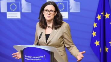 EU:s handelskommissionär Cecilia Malmström (L) försäkrar att EU står på sig om miljö- och hälsoskydd i frihandelsförhandlingarna med USA. Arkivbild.