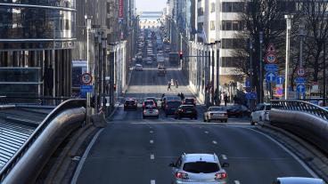 På onsdag tar EU-parlamentet ställning till hur mycket koldioxidutsläppen från personbilar ska minska.