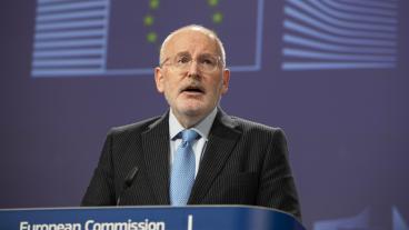 EU-kommissionens viceordförande Frans Timmermans presenterade rapporten om antisemitism i Europa.
