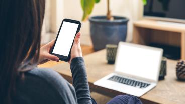 "De riktar sig delvis till oss, för att vi ska ge upp tron på vår demokrat", säger Patrik Oksanen angående rysk och kinesisk desinformation om coronaviruset. 