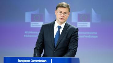EU:s ekonomikommissionär Valdis Dombrovskis uppmanade på onsdagen medlemsländerna att modernisera sina sociala skyddsnät. 